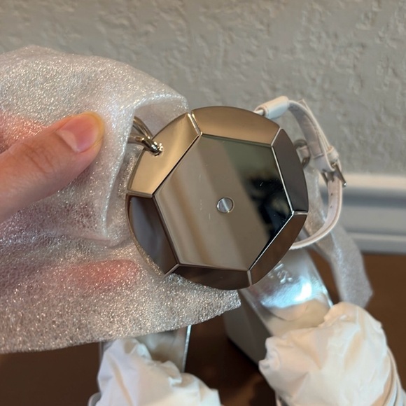 Burberry White Leather Split-Toe Hove Sandals Size 36EUR NWT - Picture 9 of 13